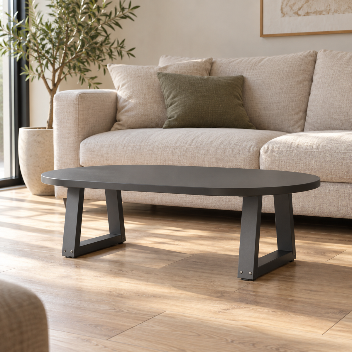 Pieds de table basse en V en acier anthracite, lot de 2, 30 × 30 cm, en situation dans un salon