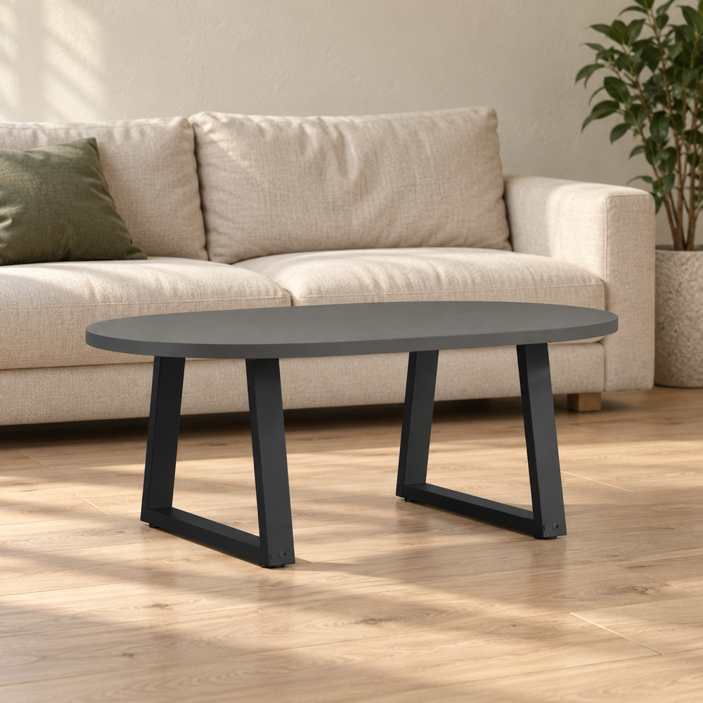 Table basse sur pieds en V 60 × 42 cm en acier dans un salon