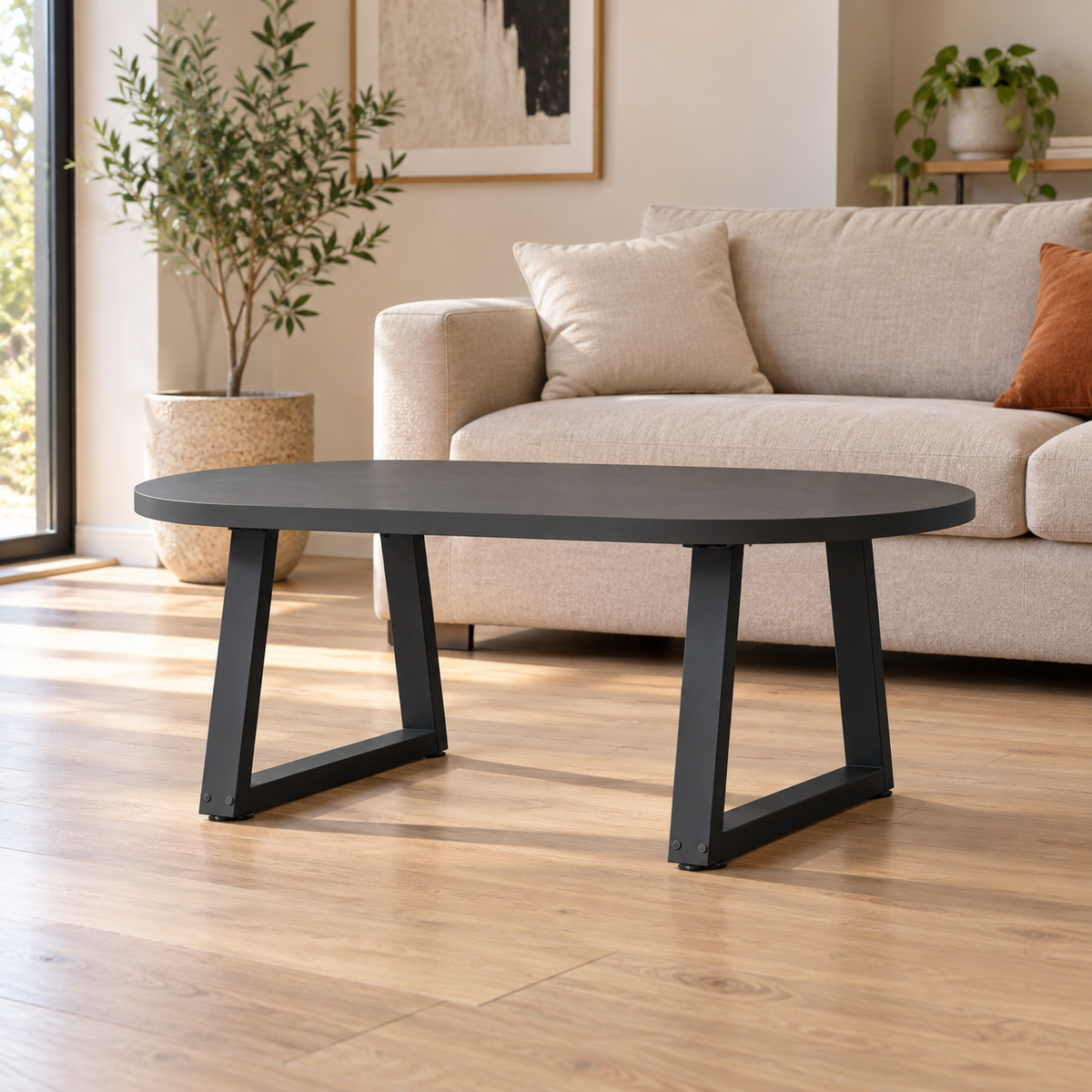 Pieds de table basse en V en acier noir, lot de 2, 70 × 42 cm, en situation dans un salon
