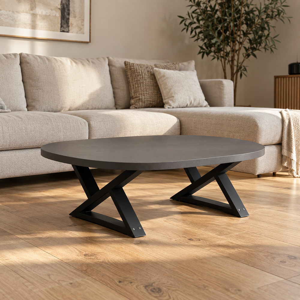 Table basse sur pieds en X 70 × 30 cm en acier dans un salon